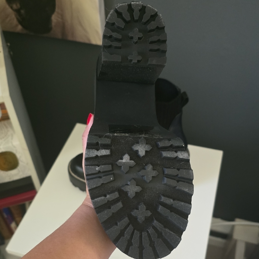 Black Heeled BOOTS - Picture 3 of 13